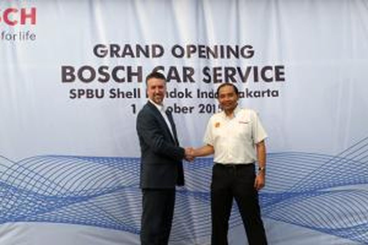 Shell Indonesia dan Bosch Indonesia meresmikan Bosch Car Service di SPBU Shell di Pondok Indah, Kamis (1/10/2015).