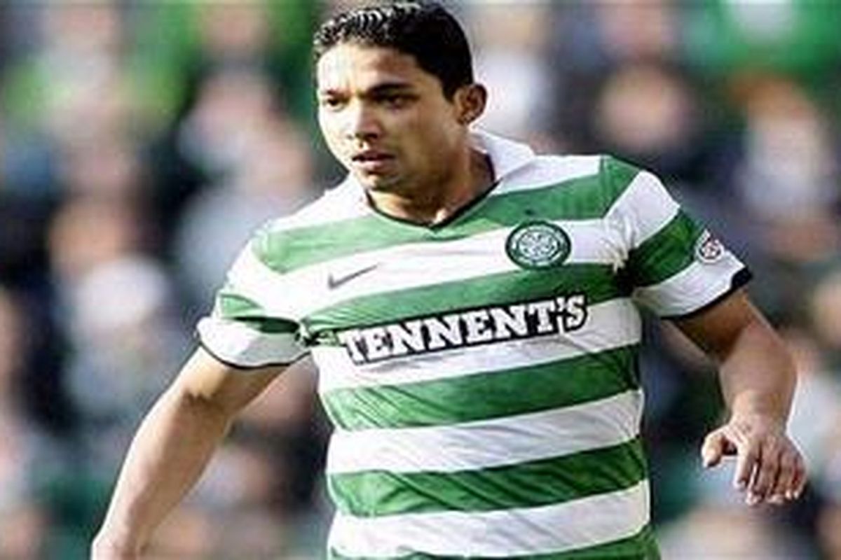 Bek Celtic, Emilio Izaguirre.