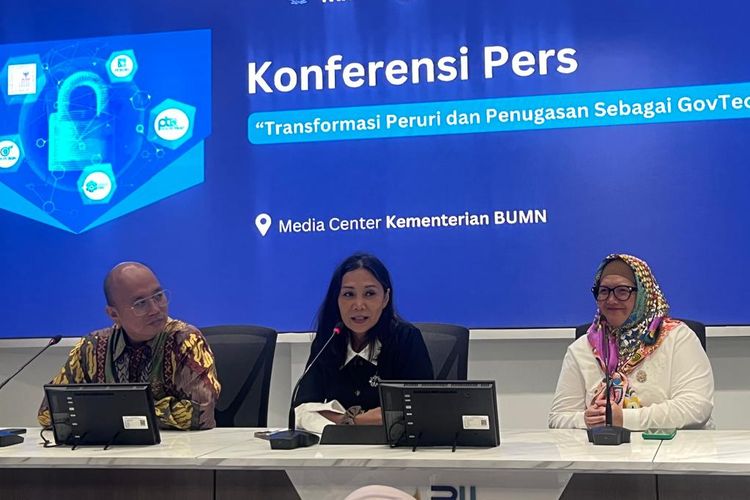 (tengah) Direktur Utama Perum Peruri Dwina Septiani Wijaya saat diskusi dengan media di Kementerian BUMN, Jakarta, Kamis (25/4/2024). 