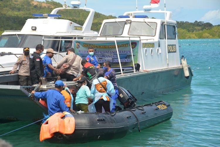 Polda NTT gelar vaksin COVID-19 kepada warga di Pulau Semua, Kabupaten Kuoang