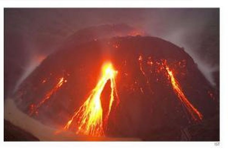 Kubah lava Gunung Kelud di perbatasan Kabupaten Kediri, Blitar, dan Malang, terbentuk dalam letusan gunung tersebut pada 2007. Kemunculan kubah ini mengubah jenis letusan Gunung Kelud yang sebelumnya bertipe letusan danau. Setelah letusan pada 2007, danau di kawah Gunung Kelud hilang.