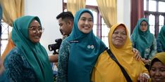 Luncurkan Sekolah Lansia Tangguh di Inhu, Henny Wahid: Bisa Berikan Rasa Tenang Bagi Lansia