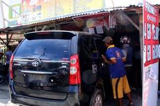 Sebuah Mobil Menyeruduk Toko Ponsel di Aceh