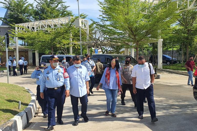 Duta Besar RI untuk Timor Leste Okto Dorinus Manik, saat bertemu dengan pihak Imigrasi Atambua di Pos Lintas Batas Negara (PLBN) Motaain, Kabupaten Belu, Nusa Tenggara Timur (NTT) Minggu (13/3/2022)