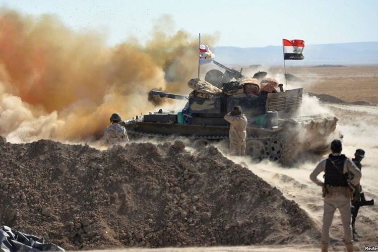 Pasukan Irak melancarkan serangan ke arah sasaran militan ISIS dari pinggiran Tal Afar, Minggu (20/8/2017). Pada Sabtu (26/7/2017), pasukan Irak mengumumkan telah menguasai pusat kota dan merebut benteng bersejarah di Tal Afar.

 
