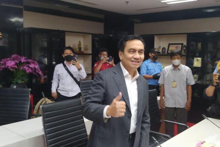Anggota Komisi I DPR Fraksi PDI-P Effendi Simbolon saat memenuhi panggilan MKD DPR terkait kasus 'TNI seperti gerombolan dan ormas', di Gedung DPR, Senayan, Jakarta Pusat, Kamis (15/9/2022). 