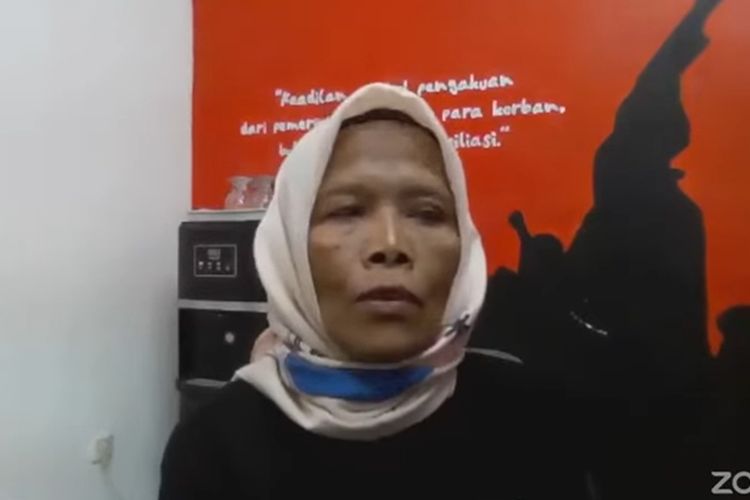 Tangkapan layar wakil Paguyuban Keluarga Korban Mei 1998, Kusmiyati, saat memberi kesaksian di konferensi pers menggugat Menteri Kebudayaan Fadli Zon, Kamis (10/9/2025).