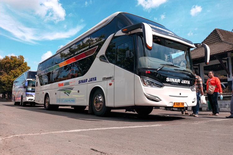 Ilustrasi Bus Sinar Jaya, bus yang memiliki rute Tangerang-Semarang