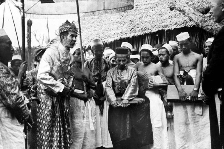 Suku Bugis di Sulawesi, keturunan bangsa Deutro Melayu di Indonesia.