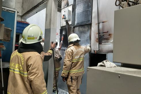 Oven Bengkel Mobil di Jelambar Terbakar, 50 Personel Pemadam Diterjunkan