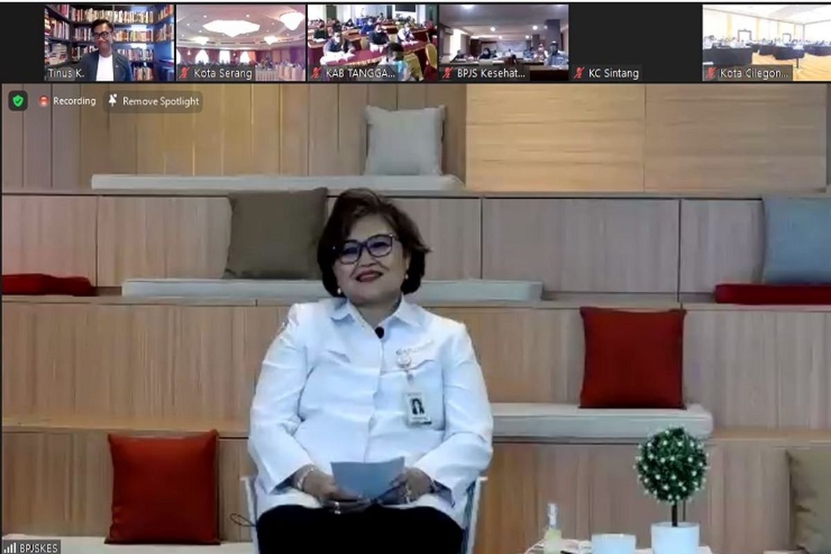 Direktur Perluasan dan Pelayanan Peserta BPJS Kesehatan Andayani Budi Lestari dalam acara Temu Pelanggan Peserta JKN-KIS Tahun 2020 yang digelar daring bersama brand ambassador BPJS Kesehatan Ade Rai dan MarkPlus Institute, Selasa (13/10/2020).

