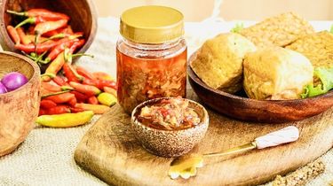 Dekan FKUI Bagikan 4 Tips Aman Makan Pedas Saat Sahur dan Berbuka