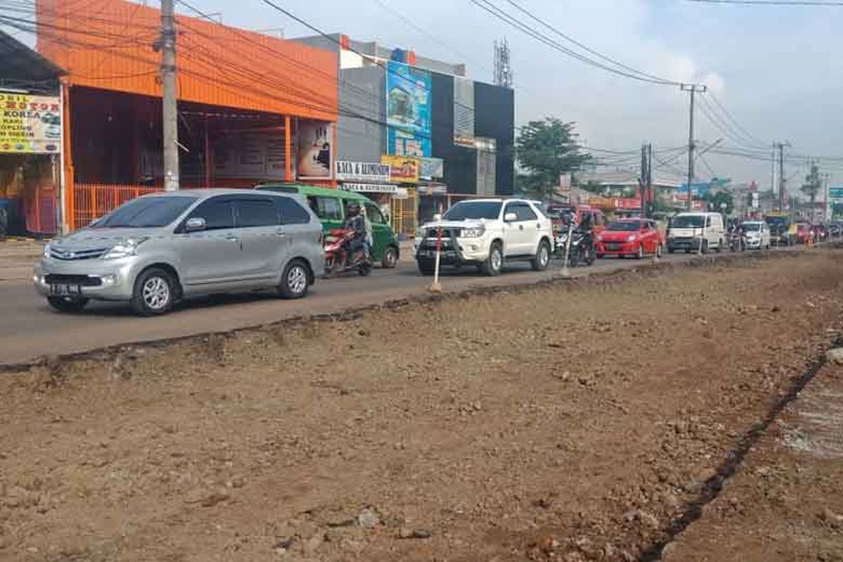 Dua jalur yang jadi sasaran pelebaran dan perbaikan adalah segmen Jalan Bhayangkara di Serpong Utara dan segmen jalan Rawa Buntu di Serpong. 