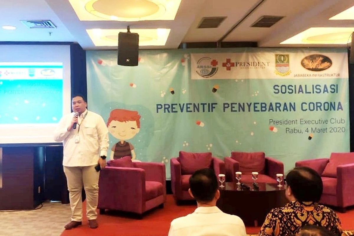 General Manager Operational PT Jababeka Infrastruktur Endy Arief Budyanto membuka acara sosialisasi pencegahan penyebaran Covid-19 di Kawasan Industri Jababeka, Rabu (4/3/2020).