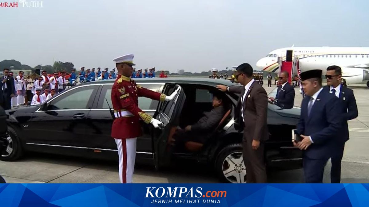 PM Malaysia Anwar Ibrahim Tiba di Lanud Halim, Dijemput Langsung Prabowo