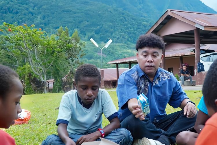 Billy Mambrasar Jadi Putra Papua Pertama Terima Penghargaan Organisasi Mitra PBB