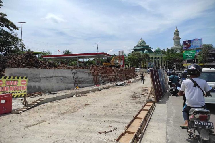 Pelebaran jalan di turunan Muara Rapak, Balikpapan