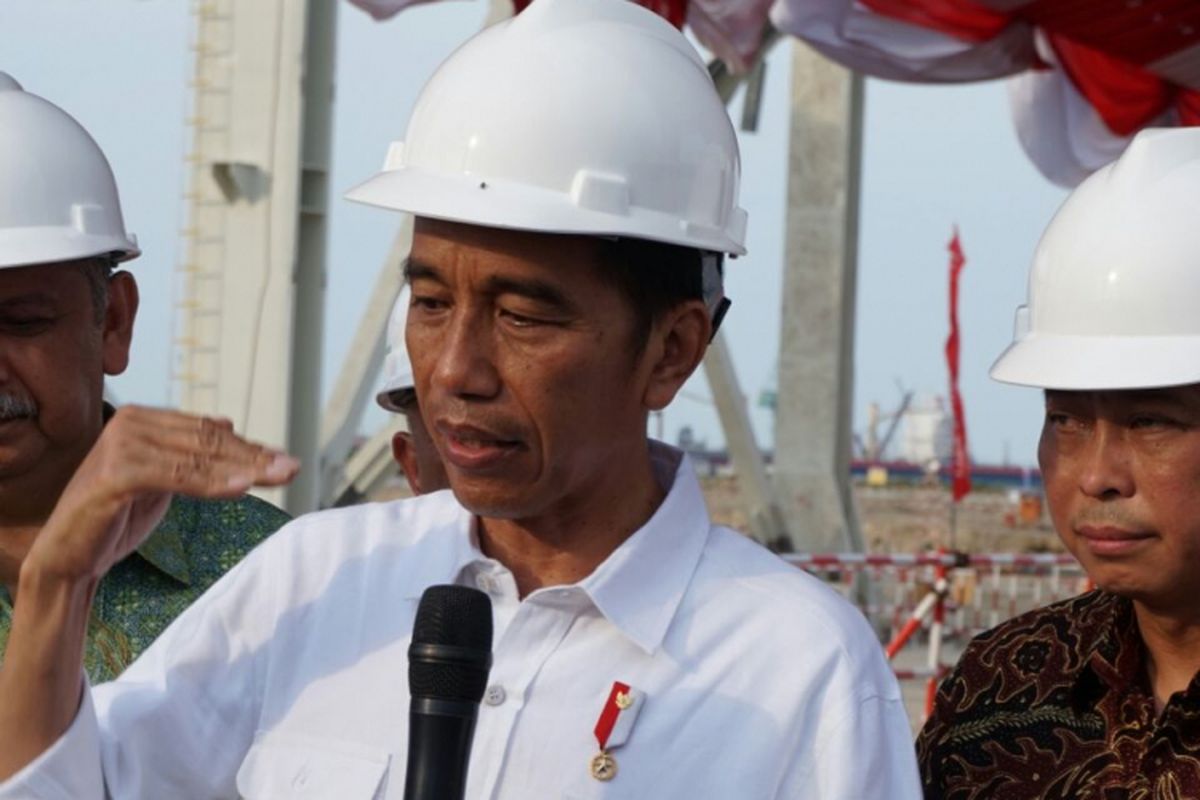 Presiden Joko Widodo (Jokowi) meresmikan proyek Pembangkit Listrik Tenaga Uap (PLTU) Jawa 7, PLTU Jawa 9, PLTU Jawa 10 dengan total kapasitas 4.000 Mega Watt (MW) di Serang, Banten, Kamis (5/10/2017).