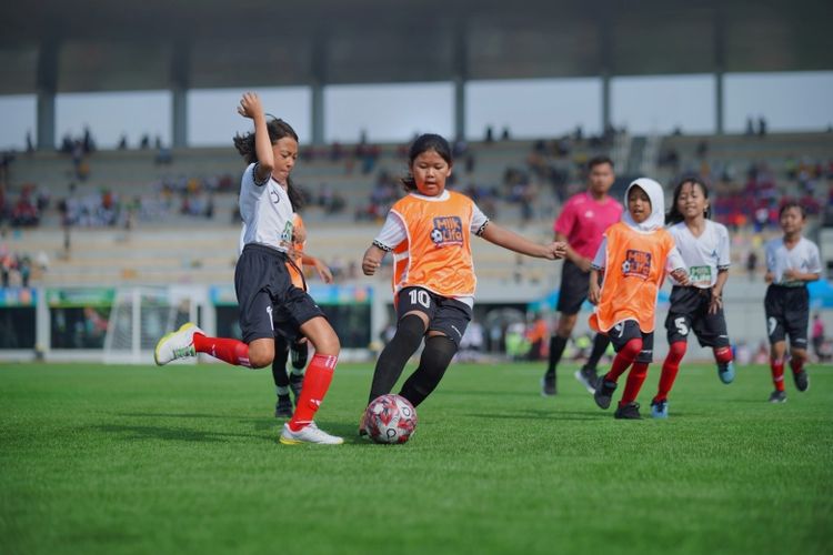 Djarum Foundation mendorong kebangkitan sepak bola putri Indonesia lewat program pemasalan dan pembinaan sejak usia dini.