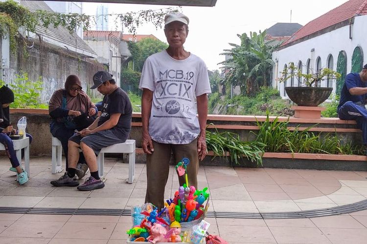 Dari Jualan Mainan Surabaya-Bali, Munindra Mampu Beli Rumah meski Usia Tak Lagi Muda