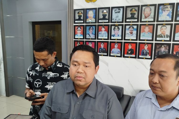 Kasatreskrim Polresta Banyuwangi Kompol Komang Yogi Arya Wiguna memberikan keterangan kepada awak media, Rabu (11/6/2025) 