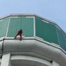 Tim Damkar Butuh 1,5 Jam untuk Selamatkan Drone yang Tersangkut di Water Toren Setinggi 20 Meter