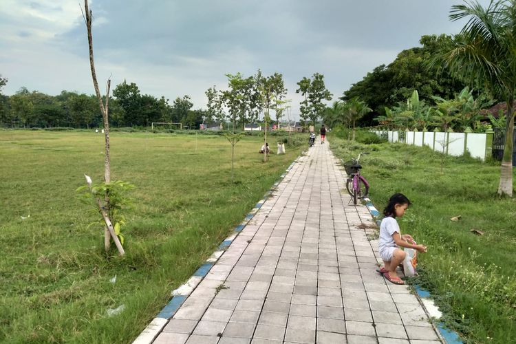 RTH--Inilah ruang terbuka hijau (RTH)  berlokasi di Desa Mlilir, Kecamatan Dolopo, Kabupaten Madiun, Jawa Timur yang menjadi obyek pemeriksaan kasus korupsi Kejari Kabupaten Madiun.   