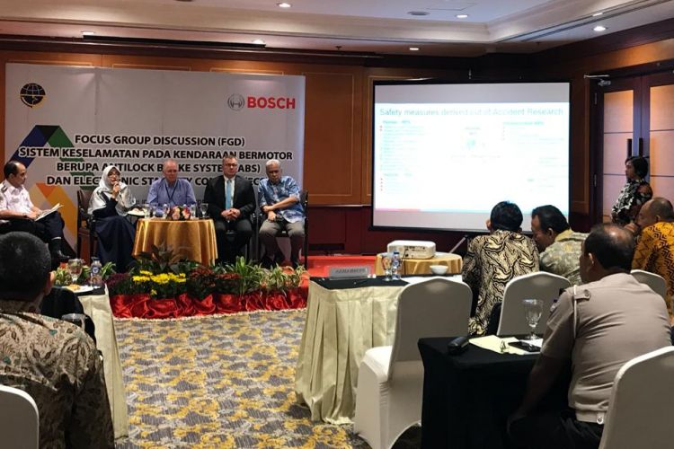 Direktorat Jenderal (Dirjen) Perhubungan Darat melaksanakan kegiatan Focus Group Discussion(FGD) terkait pembahasan sistem keselamatan pada kendaraan bermotor berupa Antilock Brake System (ABS) dan Electronic Stability Control (EBS).