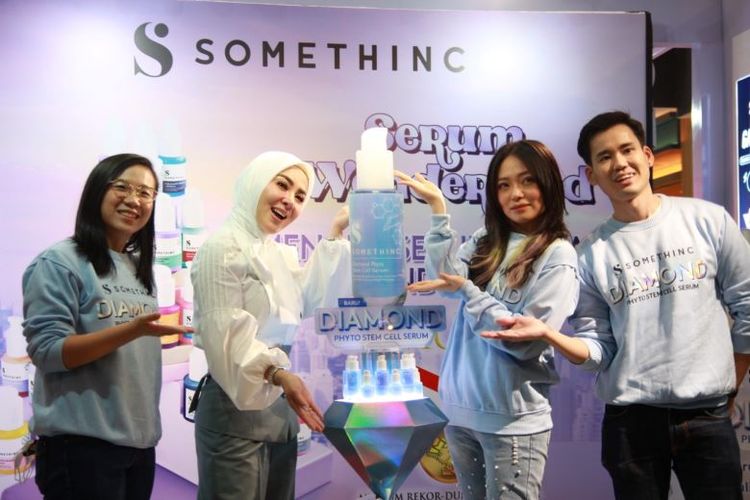 Gelaran Serum Wonderland juga menjadi peresmian diluncurkannya varian serum terbaru Somethinc, yaitu Diamond Phyto Stem Cell Serum. 