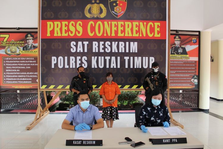 Kasat Reskrim Polres Kutai Timur Kasat Reskrim AKP Abdul Rauf (kiri) saat memberikan keterangan pers di Sangatta, Kutai Timur, Kamis (3/9/2020).