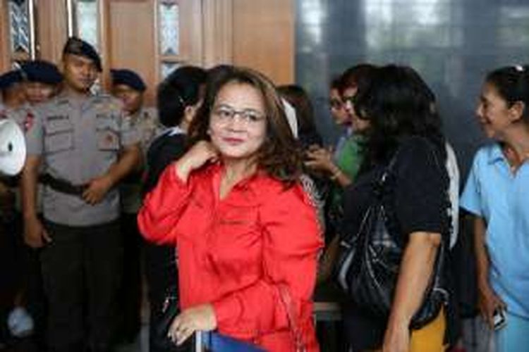 Neneng, salah seorang pengunjung sidang Jessica yang datang dari Bandung, Jawa Barat, di Pengadilan Negeri Jakarta Pusat, Kamis (27/10/2016).