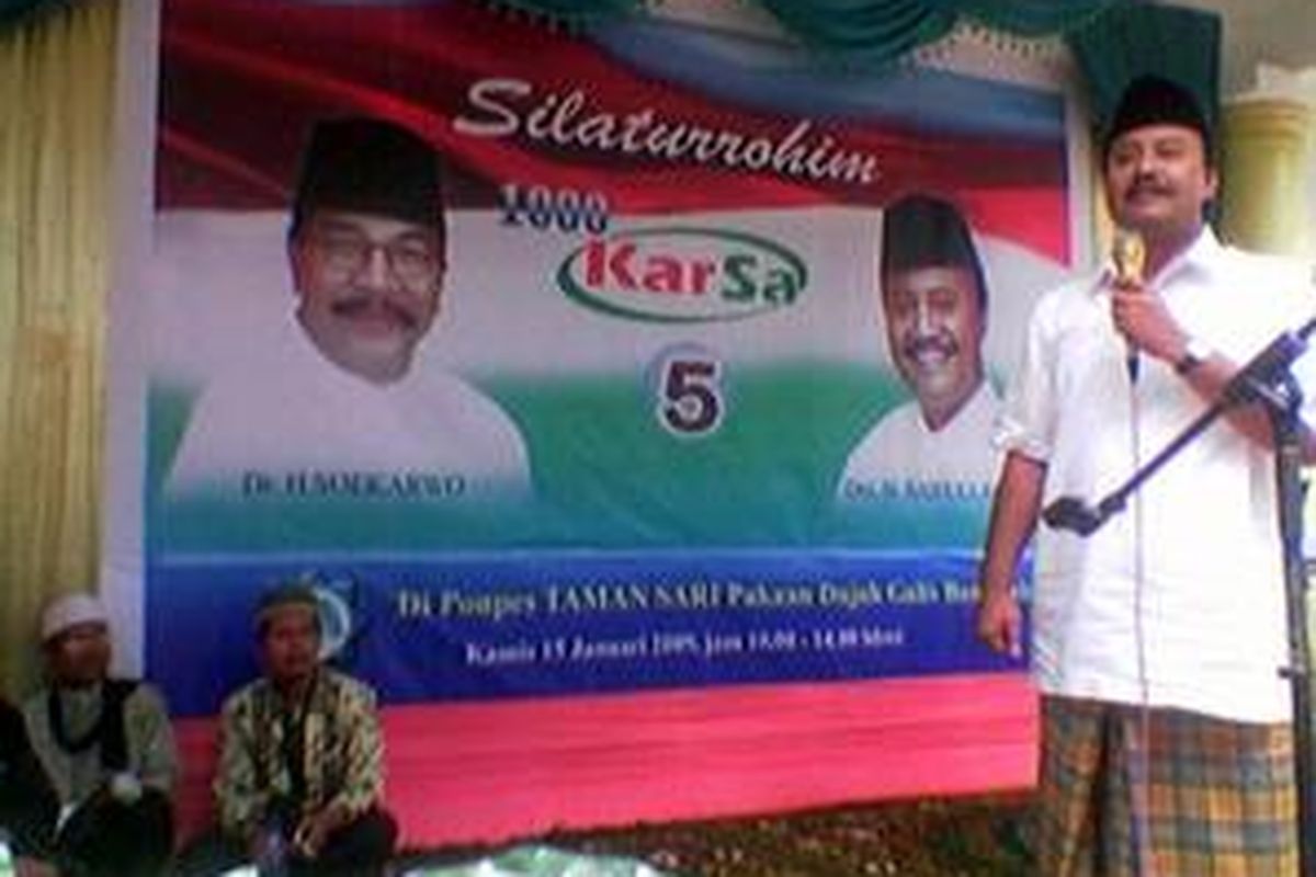 Poster pasangan Soekarwo-Saifullah Yusuf