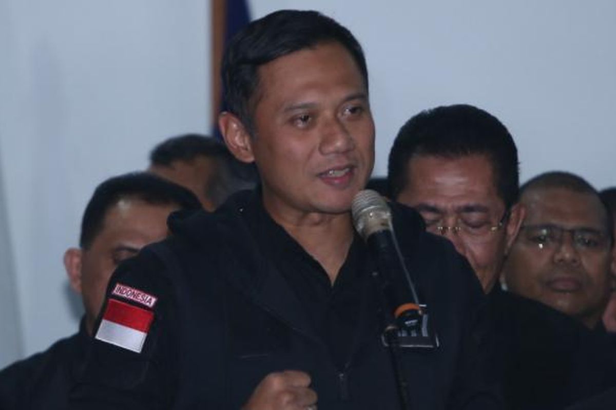 Cagub DKI nomor urut 1, Agus Harimurti Yudhoyono, memberikan keterangan pers di Kantor DPP Partai Demokrat, Wisma Proklamasi, Jakarta, Rabu(15/02/2017). Agus menyatakan menerima hasil Pilkada DKI Jakarta berdasarkan hasil hitung cepat dan mengucapkan terima kasih kepada seluruh tim pemenangan Agus-Sylvi yang sudah membantunya.