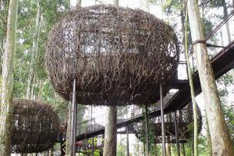 Restoran yang dirancang seperti sarang burung di Dusun Bambu di kawasan Cisarua, Bandung, Jawa Barat.