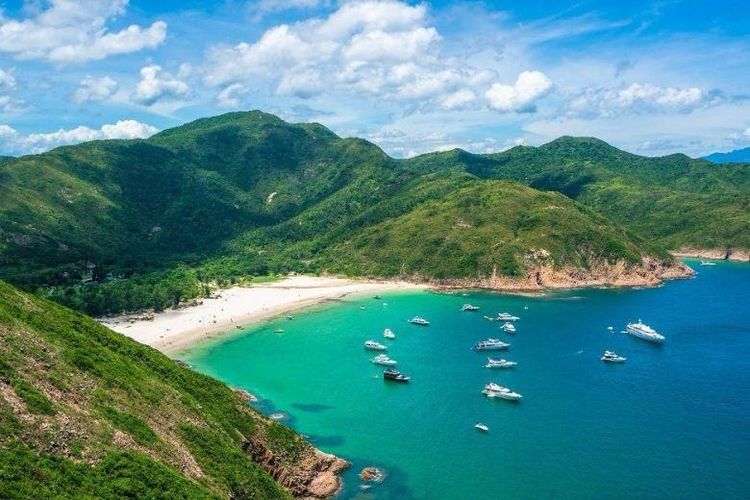 Hong Kong menjadi salah satu tujuan investasi HNWIs.