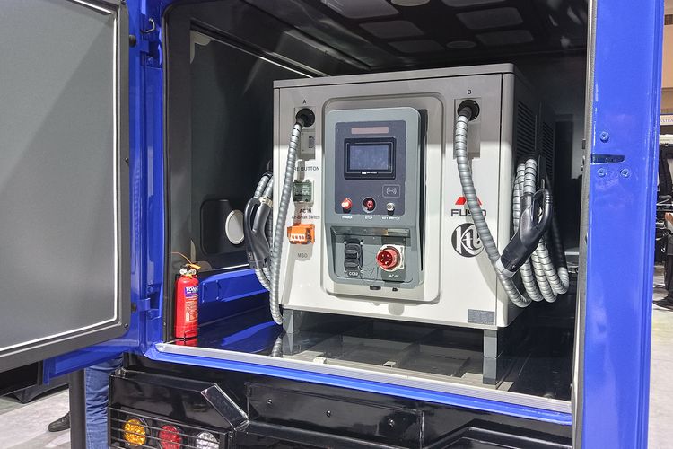 Inovasi Misubishi Fuso di GIIAS 2025, perkenalkan EV Mobile Charger dan Fighter X FM65