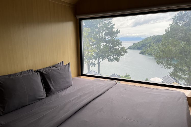 Healing di Danau Toba, Menikmati Indahnya Kaldera dari Dalam Kabin