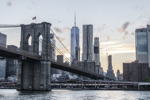 Hari Ini dalam Sejarah: Pembangunan Jembatan Brooklyn yang Menewaskan Banyak Orang