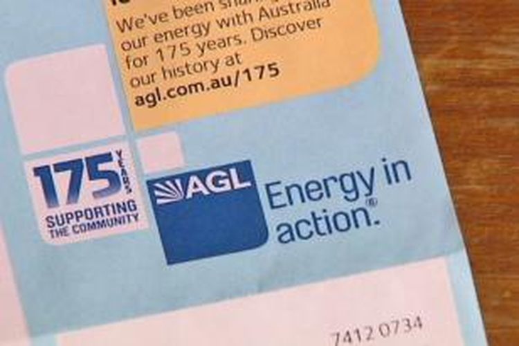 AGL dikenai denda Rp 400 juta karena memutuskan aliran listrik ke rumah pelanggan. 