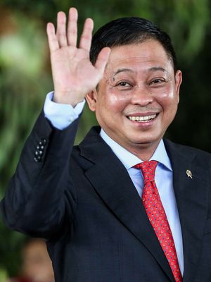 Ignasius Jonan tiba sebelum acara pelantikan presiden dan wakil presiden di Komplek Parlemen, Senayan, Jakarta, Minggu (20/10/2019)