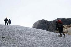 Puncak Carstensz Menjadi Incaran Wisman