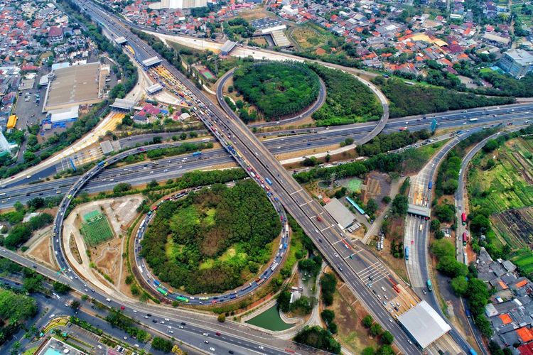 PT Nusantara Infrastructure Tbk (kode emiten: META) menerapkan smart infrastructure dan digitalisasi dalam pengelolaan proyek jalan tol mereka. 