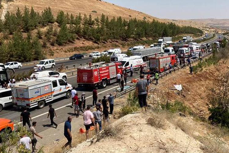 Dua kecelakaan lalu lintas di Provinsi Gaziantep di Turkiye tenggara pada Sabtu (20/8/2022), menewaskan 16 orang, termasuk petugas pemadam kebakaran, petugas kesehatan, dan jurnalis.