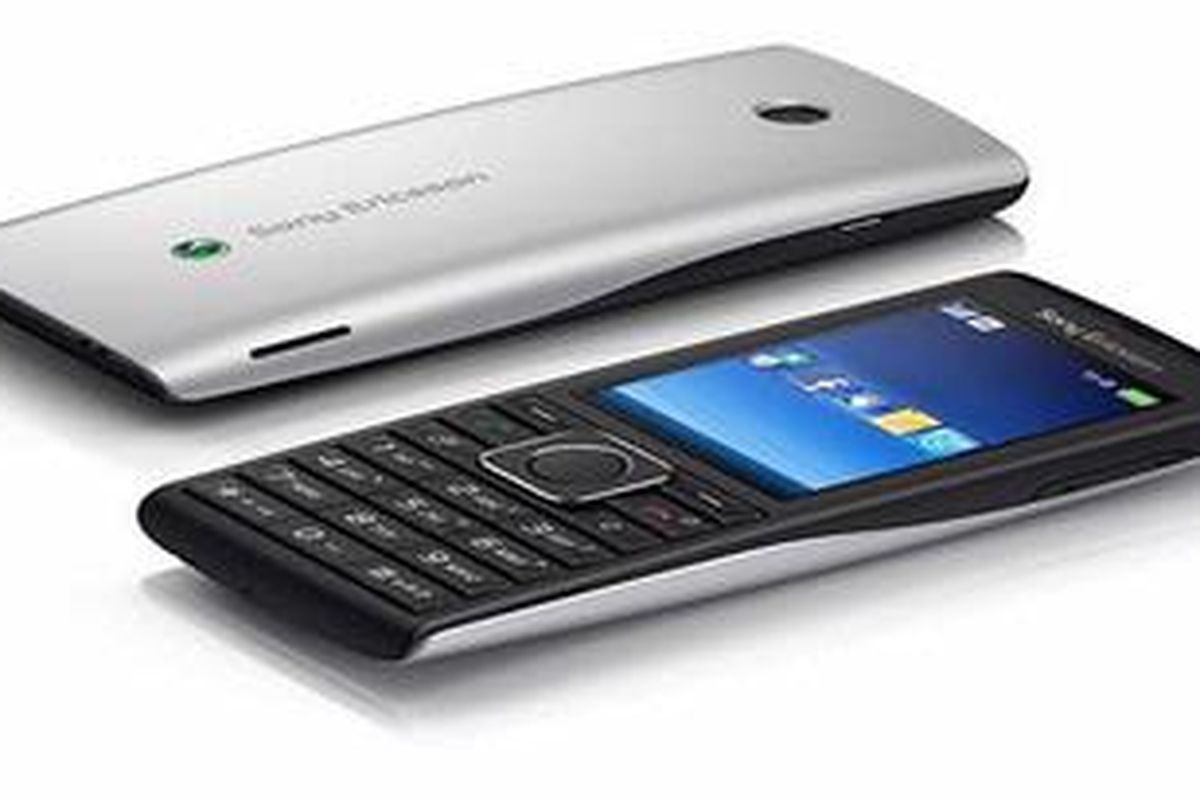 Sony Ericsson Cedar menggunakan material plastik daur ulang, cat berbasis air, demi ramah lingkungan. 