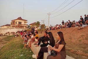 Bendungan Karet Pati Mengering Jadi Wisata, Bisa Nikmati Sunset hingga Berburu Sapu-sapu