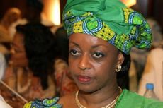 Wanita Mantan Menteri Perminyakan Nigeria Tepergok Tumpuk Perhiasan 