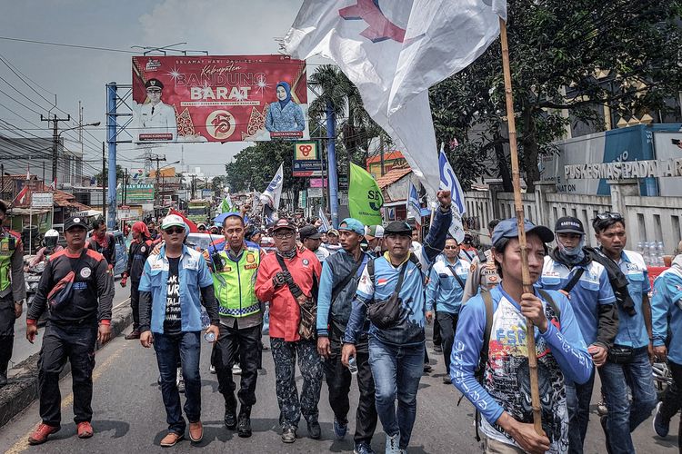 Ribuan buruh lakukan lonh march di Kabupaten Bamdung Barat (KBB).