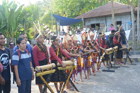 Tarian Tradisional Khas Nagekeo Tampil di Festival Pantai Enagera