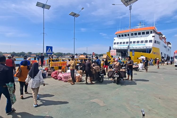 Meski Lebaran, 3 Kapal Tetap Layani Penumpang di Pelabuhan Kalianget Sumenep