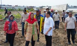 Mbak Ita: Proses Pembangunan Tanggul Laut di Semarang Capai 62 Persen
